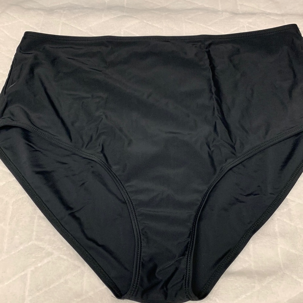Women Flatter Me swimsuit bikini bottom size xxL color black never worn